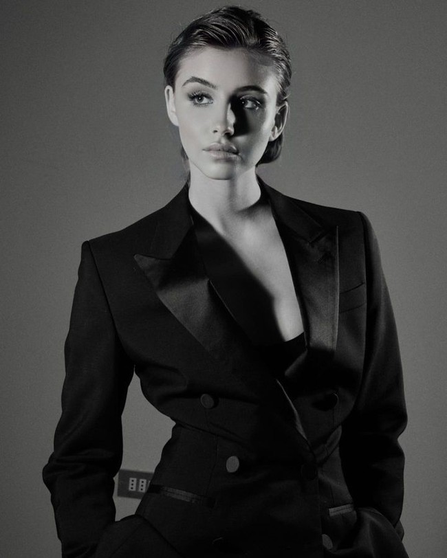 Emanuele Filiberto dari Savoia yang dikenal sebagai Pangeran Venice memutuskan untuk meninggalkan tahta. Anggota kerajaan Italia itu pun berencana mengutus anak perempuannya, Putri Vittoria dari Savoy, untuk menjadi penerus. Putri Vittoria sendiri cukup dikenal publik sebagai selebgram karena sering mengunggah gaya glamornya di Instagram.Foto: Instagram @vittoria.disavoia