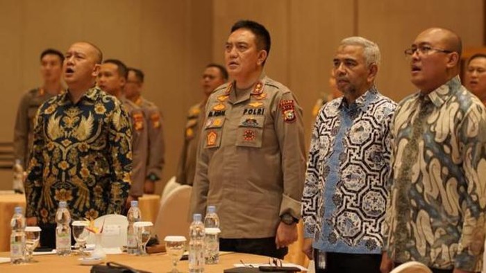 Kapolda Riau bersama Dirut PHR. Istimewa