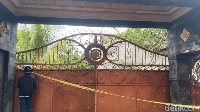 Rumah tersebut disegel polisi terkait kasus TPPO