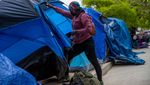 Penertiban Tenda-tenda Tunawisma di Sepanjang Jalan Los Angeles