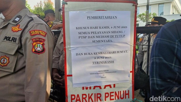 Semua pelayanan di PN Jaktim ditutup sementara imbas sidang Haris Azhar dan Fatia (Wilda/detikcom)