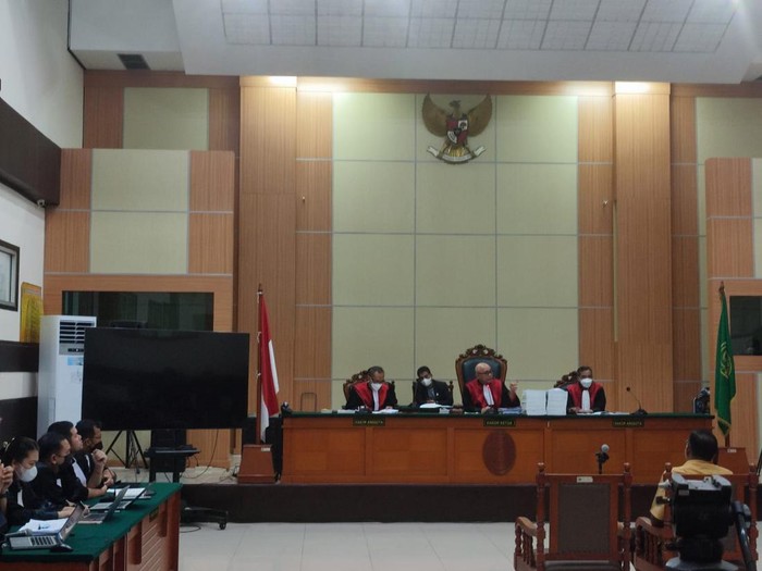 Sidang Haris Azhar dan Fatia Maulidiyanti di PN Jaktim