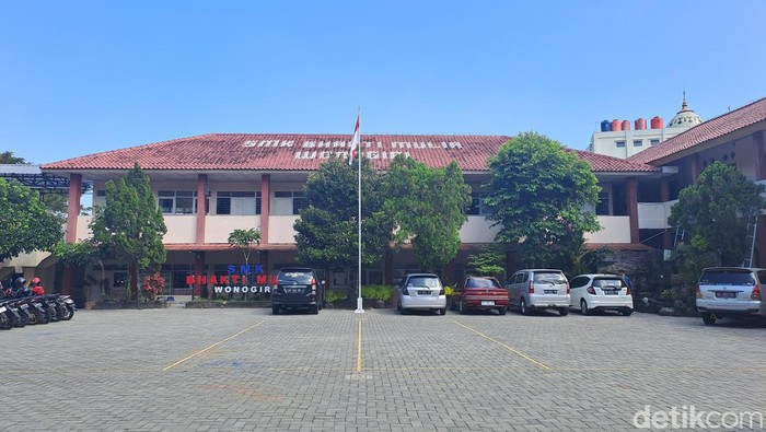 SMK Bhakti Mulya Wonogiri tempat Asri Hartati mengajar bahasa Inggris. Asri merupakan emak-emak yang viral cas cis cus bahasa Inggris di TikTok. Foto diunggah Kamis (8/6/2023).