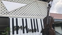 Putri Ariani dalam pendidikan formal di SMM Jogja memilih fokus mendalami alat musik flute. Namun, ia juga menguasai sejumlah alat musik lainnya seperti piano.