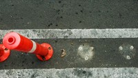 Stick cone ini sejatinya berfungsi agar jalur sepeda steril dan tidak diserobot kendaraan bermotor.   