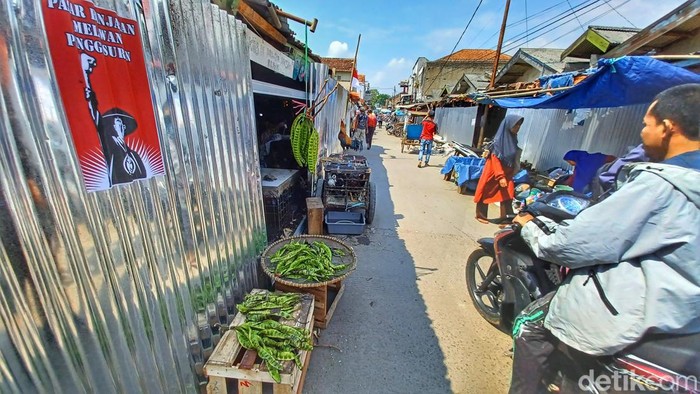 Suasana di Pasar Banjaran, Kabupaten Bandung.