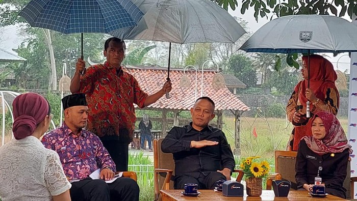 Talk Show Sinergi Sektor Bisnis Dukung UMKM Kebumen Mendunia di Momong resto, Rabu (7/6/2023).