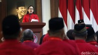 Puan Maharani membacakan hasil Rakernas III PDIP dan memerintahkan seluruh Kader Partai untuk memenangkan Ganjar Pranowo.  