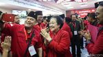 Tangis Megawati Kenang 10 Tahun Wafatnya Taufiq Kiemas