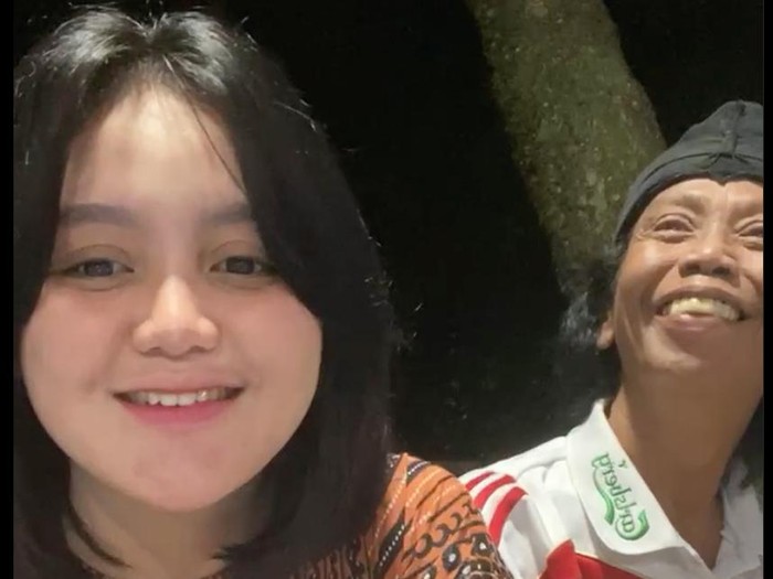 Tia Septina, putri kedua Mandra.