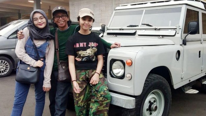 Tia Septina, putri kedua Mandra.