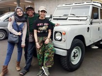 Mandra Nikmati Hari Tua dengan Hobi Adventure Kendarai Mobil Jip