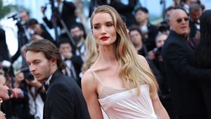 7 Gaya Artis Pakai Gaun Melorot Sampai Ekspos Bra, Jadi Tren di Cannes