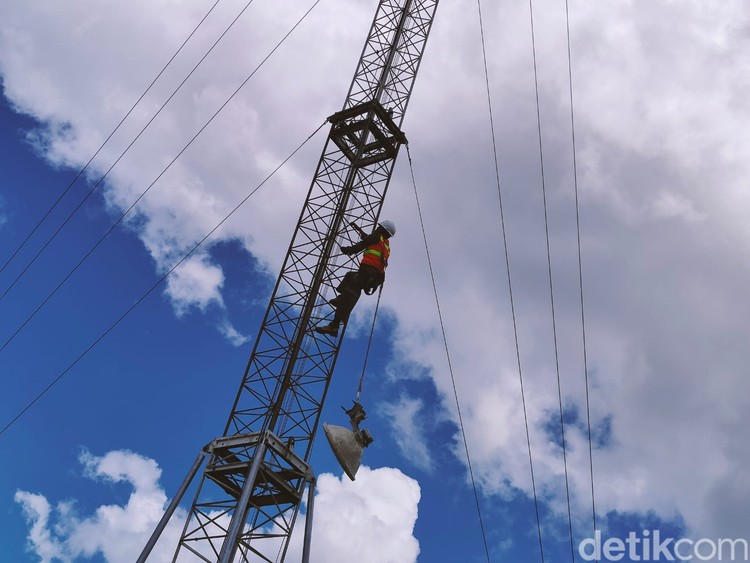 Infrastruktur telekomunikasi yang didirikan XL Axiata untuk memenuhi kebutuhan layanan internet bagi masyarakat di kawasan IKN Nusantara.
