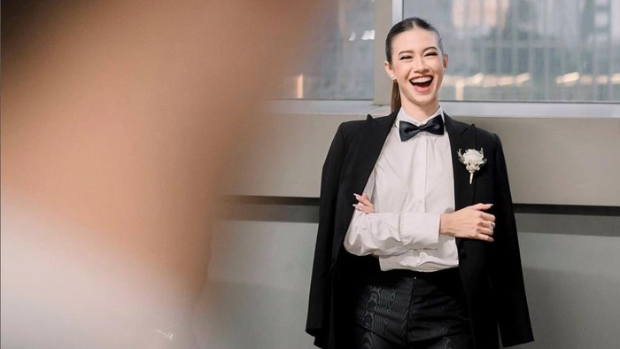 Yuki Kato jadi groomsmen.