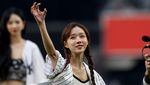 Foto-foto aespa Lakukan First Pitch di Pertandingan Bisbol
