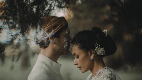 Adinia Wirasti menikah hari ini.