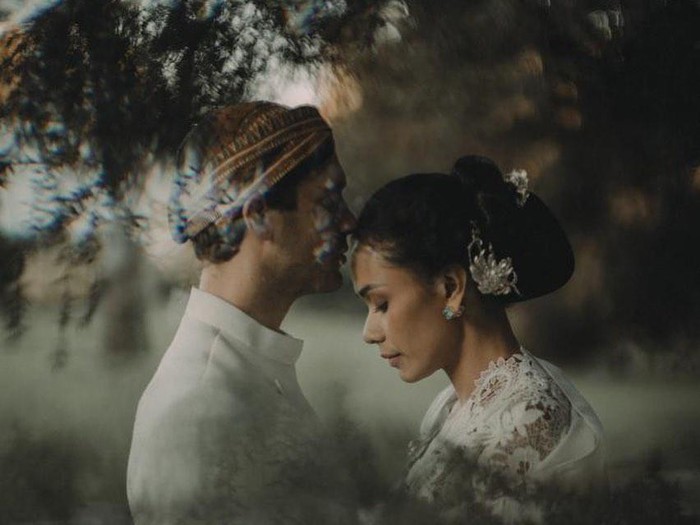 Adinia Wirasti menikah hari ini.