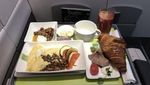 Akun Instagram Ini Khusus Menilai Makanan Pesawat dari Seluruh Dunia