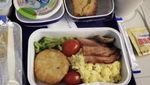 Akun Instagram Ini Khusus Menilai Makanan Pesawat dari Seluruh Dunia