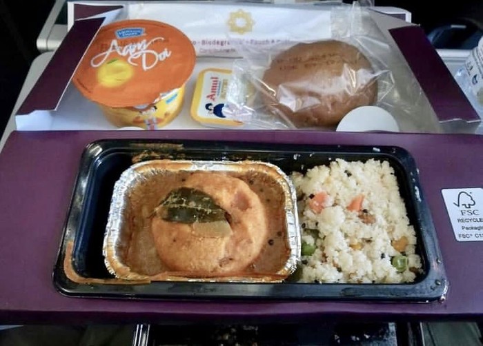 Akun Instagram Ini Khusus Menilai Makanan Pesawat dari Seluruh Dunia