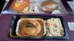 Akun Instagram Ini Khusus Menilai Makanan Pesawat dari Seluruh Dunia