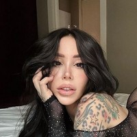 Di Instagramnya, wanita asal Italia itu tidak segan-segan memamerkan tubuhnya dalam balutan busana yang minim bahan. Foto: dok. Instagram/@alex_mucci