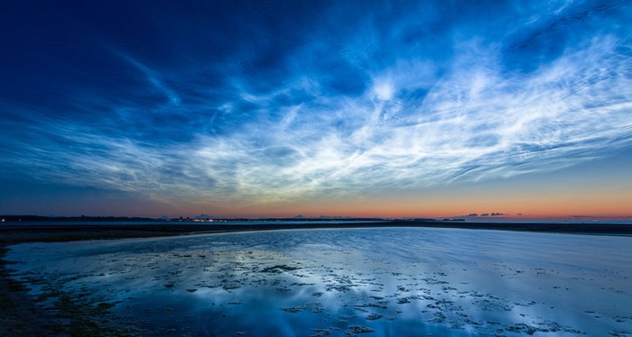 Awan Noctilucent di belahan Bumi Utara