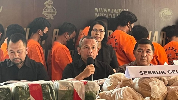 Bareskrim Musnahkan Barang Bukti Sabu 75 Kg dan 50 Ribu Ekstasi (Azhar/detikcom)