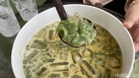 Cendol seharga Rp 80.000 yang Ci Mehong jual ini bisa dinikmati 4-5 orang. Cendolnya kenyal dan rasa gula merahnya juga manis legit. Foto: detikFood/Yenny Mustika Sari