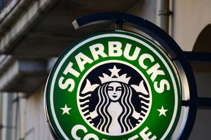 Demi Dapat Promo Starbucks Rp 34 Ribu,  Pengunjung Pria Lakukan Trik Ini!