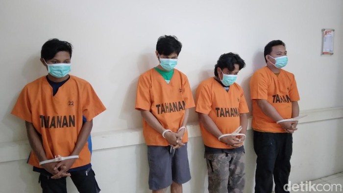 Empat pelaku penyelundupan sabu dalam kardus durian di Gorontalo.