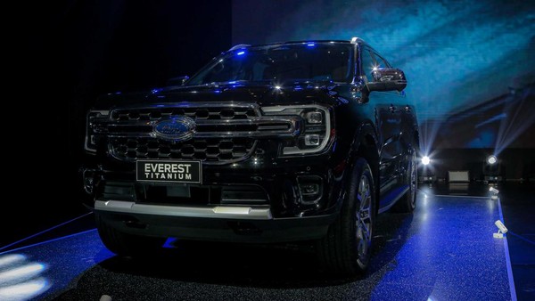 Tampang Baru Ford Everest Titanium, Siap Tantang Fortuner-Pajero Sport Cs