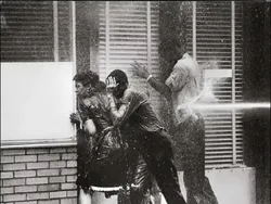 Foto Paling Menggemparkan dan Menyentuh yang Pernah Dibuat