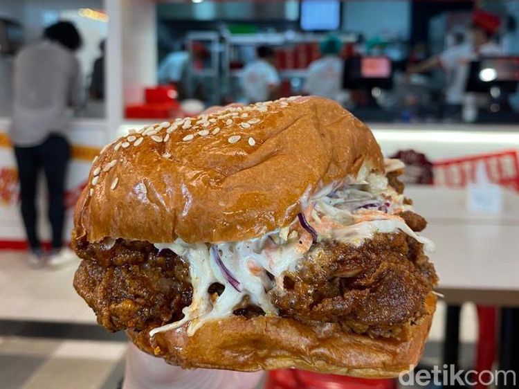 Habis Gowes, Enaknya Makan Chicken Sandwich ala Nashville di Chillax