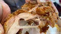 Naked Chicken ini mirip seperti varian fried chicken original di salah satu restoran cepat saji populer. Foto: detikFood