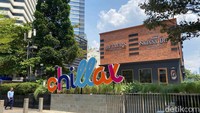 Di Chillax Sudirman ada gerai Hot Jon’s yang punya ayam goreng Nashville ala Amerika yang gurihnya nagih. Foto: detikFood
