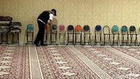 Musholla harus ramah lansia, oleh karena itu tersedia kursi lipat Foto: Meliyanti Setyorini