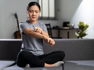 Badan Gatal-gatal Bentol Tanpa Sebab? Ini 10 Kemungkinannya
