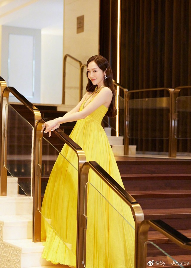 Kaget, gk expect sama sekali dia ada di Jakarta, Bisa bisanya kamu kemaren ke jakarta gak ada kabarnya sama sekali jess, bener ninja jung, MBAK YA ALLAH KENAPA GA BILANG AKU SUSUL, komentar sejumlah penggemar di akun Instagram Jessica Jung. Foto: dok. Instagram @jessica.syj