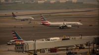 Dilansir dari CNN, Jumat (9/6/2023) The Federal Aviation Administration (FAA) AS mulai mencabut larangan terbang di Bandara LaGuardia New York. Meski begitu, beberapa penerbangan ke Philadelphia masih tertunda.  