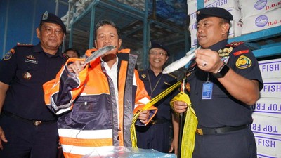 Kementerian KKP Sita 20 Ton Ikan Salem Impor