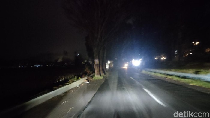 Kondisi jalan di Garut.