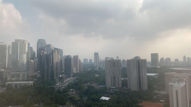 Kondisi langit Jakarta pada 7 Juni 2023, pukul 15.48 WIB