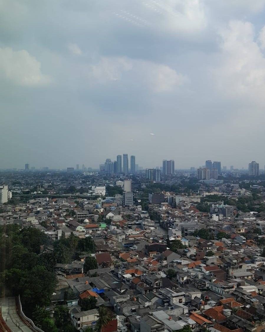 Kondisi langit Jakarta pada 7 Juni 2023, pukul 16.04 WIB