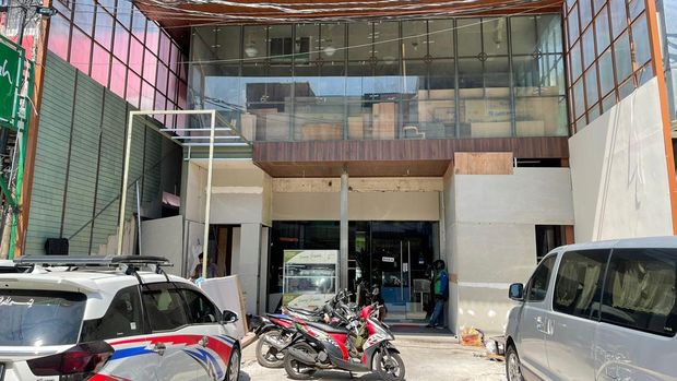 Kondisi ruko di Pluit yang disebut masih belum dibongkar secara mandiri.