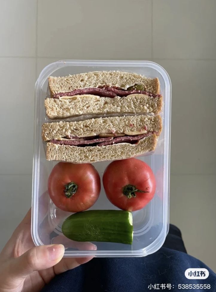 Lagi Tren di China, Netizen Bawa Bekal Makanan 'Orang Kulit Putih'