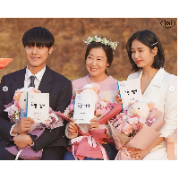 Pada episode 14 The Good Bad Mother, Kang Ho (diperankan Lee Do Hyun) yang ingatannya sudah kembali berhasil membalaskan dendamnya dan ibunya, menjebloskan orang-orang yang membunuh ayahnya ke penjara. Namun setelah itu, ibu Kang Ho, Jin Young-Soon, meninggal dunia karena kanker yang dideritanya. Foto: Dok. Instagram JTBC, Netflix