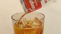 Jika biasanya ada Americano On The Rock, berbeda dengan hidangan yang satu ini. Bukan espresso yang dituangkan pada gelas tetapi sup kalengan. Foto: Bored Panda