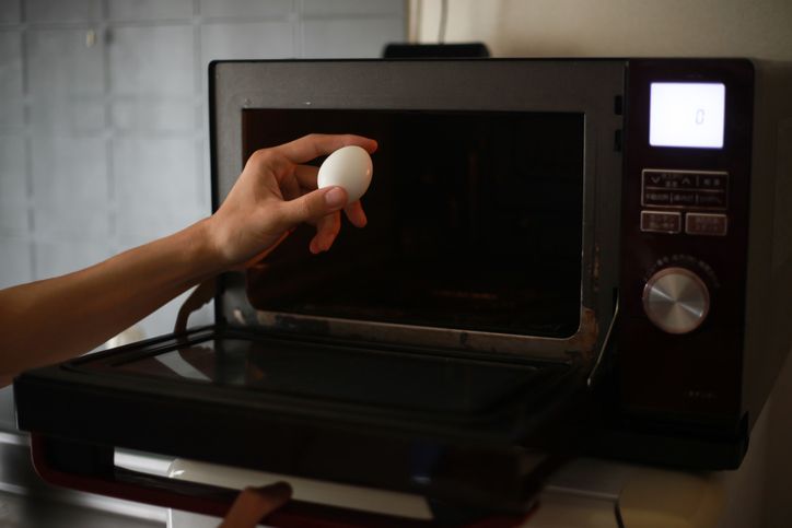 Masak telur di microwave meledak